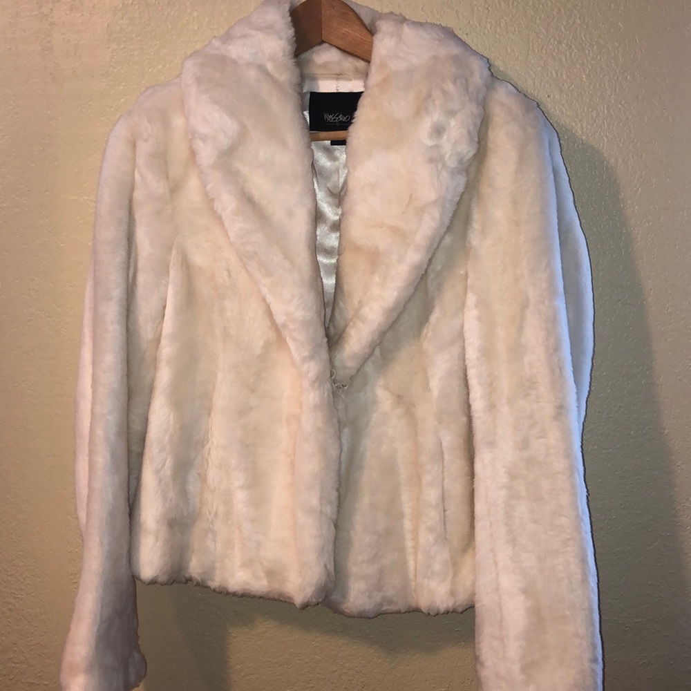 Used mossimo fury off-white coat 🧥in size M